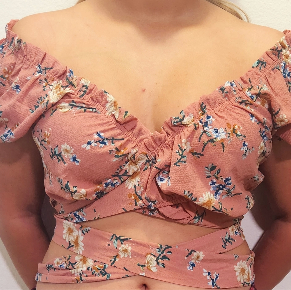 Crop top - Picture 2 of 3